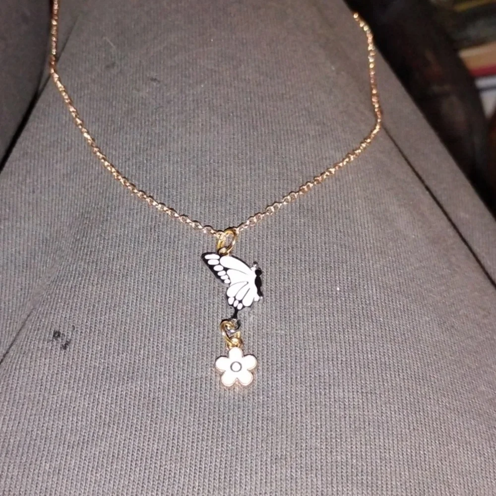 Elegant Gold Butterfly and Flower Necklace - Picture 2 of 3